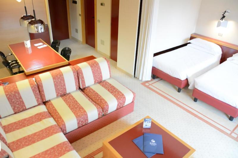 Hotel Excel Milano 3 4*